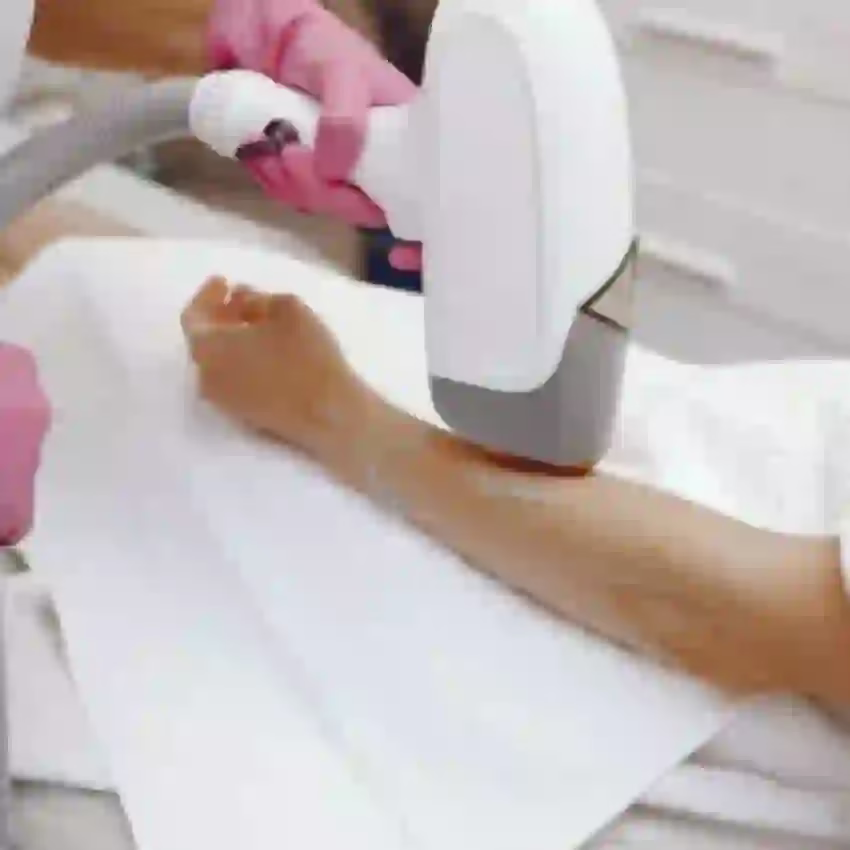 Dr. Hale Allahi laser center1 مرکز لیزر دکتر هاله اللهی بهترین مرکز لیزر در مشهد