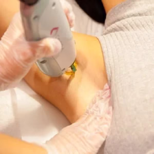 Dr. Sepideh Saadati laser center5 مرکز لیزر دکتر سپیده سعادتی بهترین مرکز لیزر در اصفهان