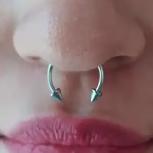 Esfandiari piercing center1 مرکز پیرسینگ اسفندیاری بهترین مرکز پیرسینگ در مشهد