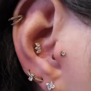 Mehrumah piercing center3 مرکز پیرسینگ مهروماه بهترین مرکز پیرسینگ در کرج