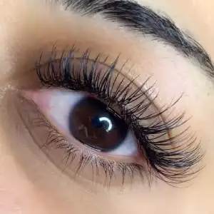 مژه کار ثمره شریفی بهترین مژه کار در کرج