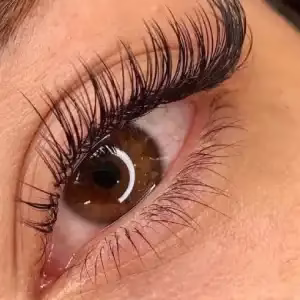 مژه کار ثمره شریفی بهترین مژه کار در کرج