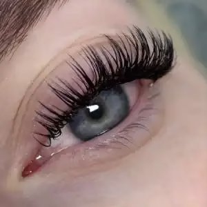 مژه کار ثمره شریفی بهترین مژه کار در کرج