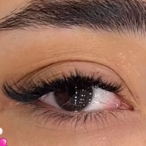لی لی رضایی بهترین مرکز لیفت مژه در شیراز