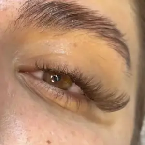 کاشت مژه هستی