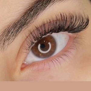 مرکز لیفت مژه فرزانه فیضی- بهترین مرکز لیفت مژه در شیراز