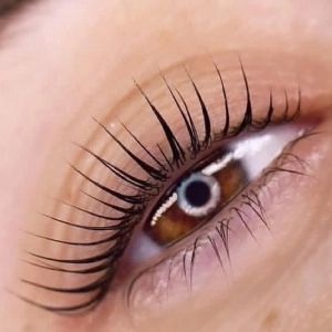 مرکز لیفت مژه ستاره مرادپور- بهترین مرکز لیفت مژه در شیراز