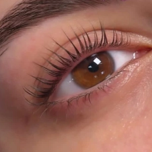 مرکز لیفت مژه ستاره مرادپور- بهترین مرکز لیفت مژه در شیراز