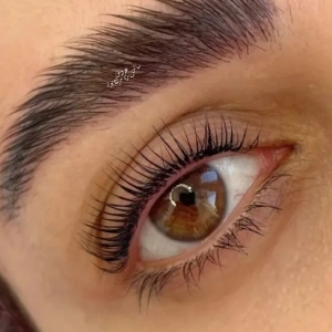 مرکز لیفت مژه ستاره مرادپور- بهترین مرکز لیفت مژه در شیراز