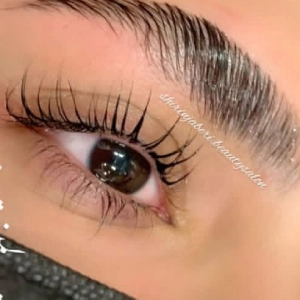 مرکز لیفت مژه شیرین جابری- بهترین مرکز لیفت مژه در شیراز